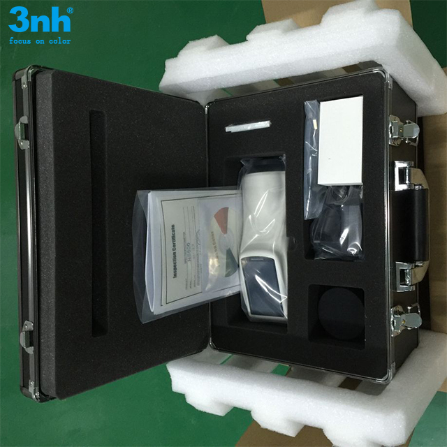 El espectrofotómetro NS810 con la caja de la prueba del polvo a medir cristalizó y color amorfo de los gránulos del poliéster para PBT